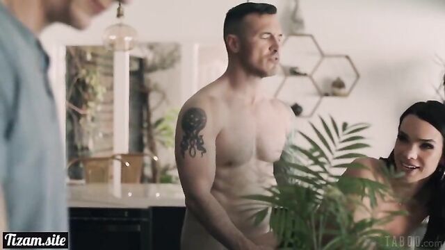 Я все равно часть семьи (AdultTime)