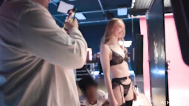 Жена похотливая сучка (CUCK4K)
