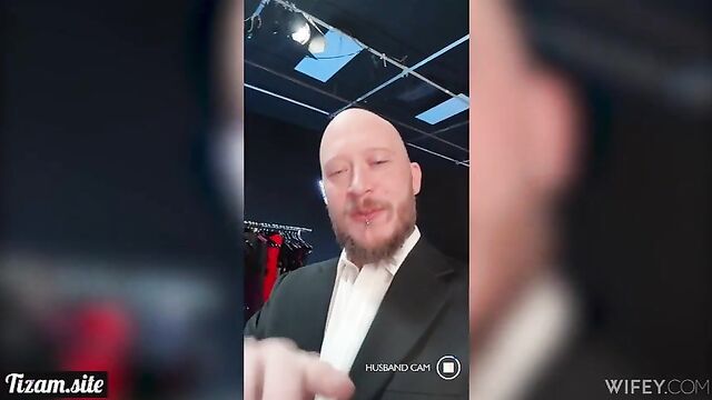Трахнутая негром при муже (Wifey)